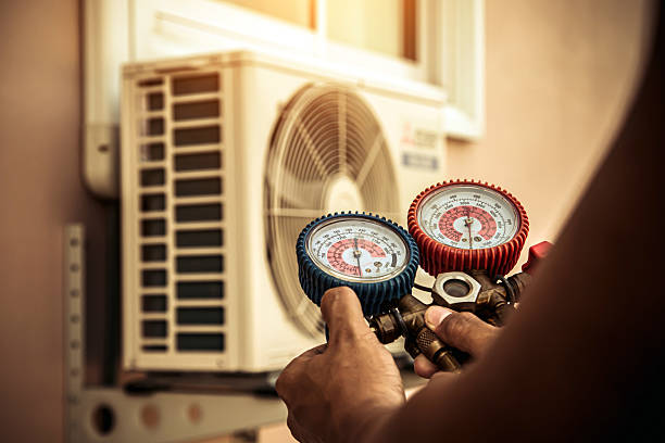 Professional Ductwork Repair technician working in De Witt, IA